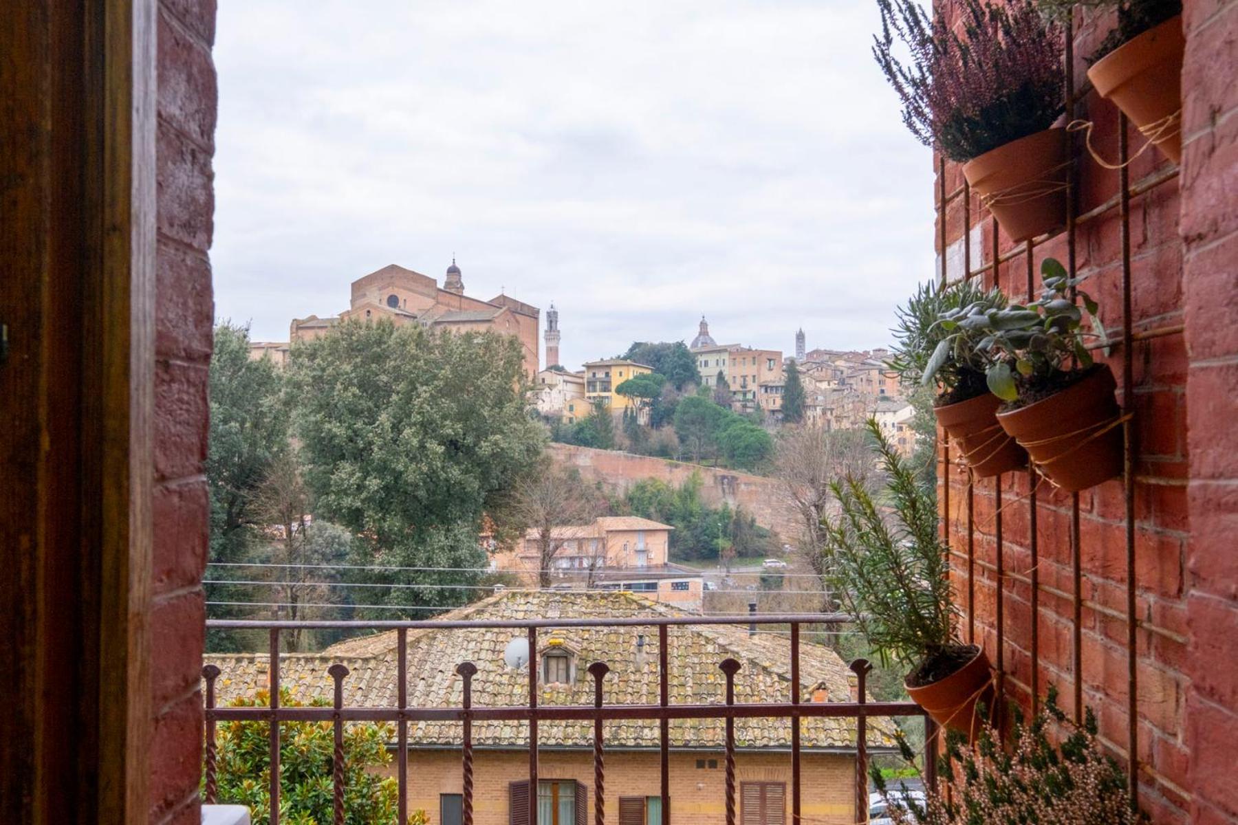 My Honeyed Corner Apartman Siena Kültér fotó